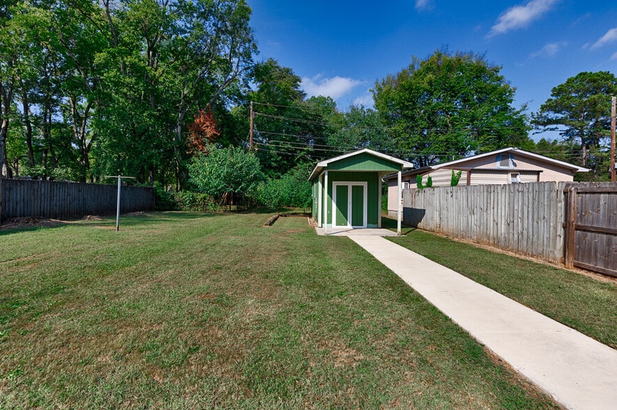 Building Photo - 3912 Hillcrest Ct SW