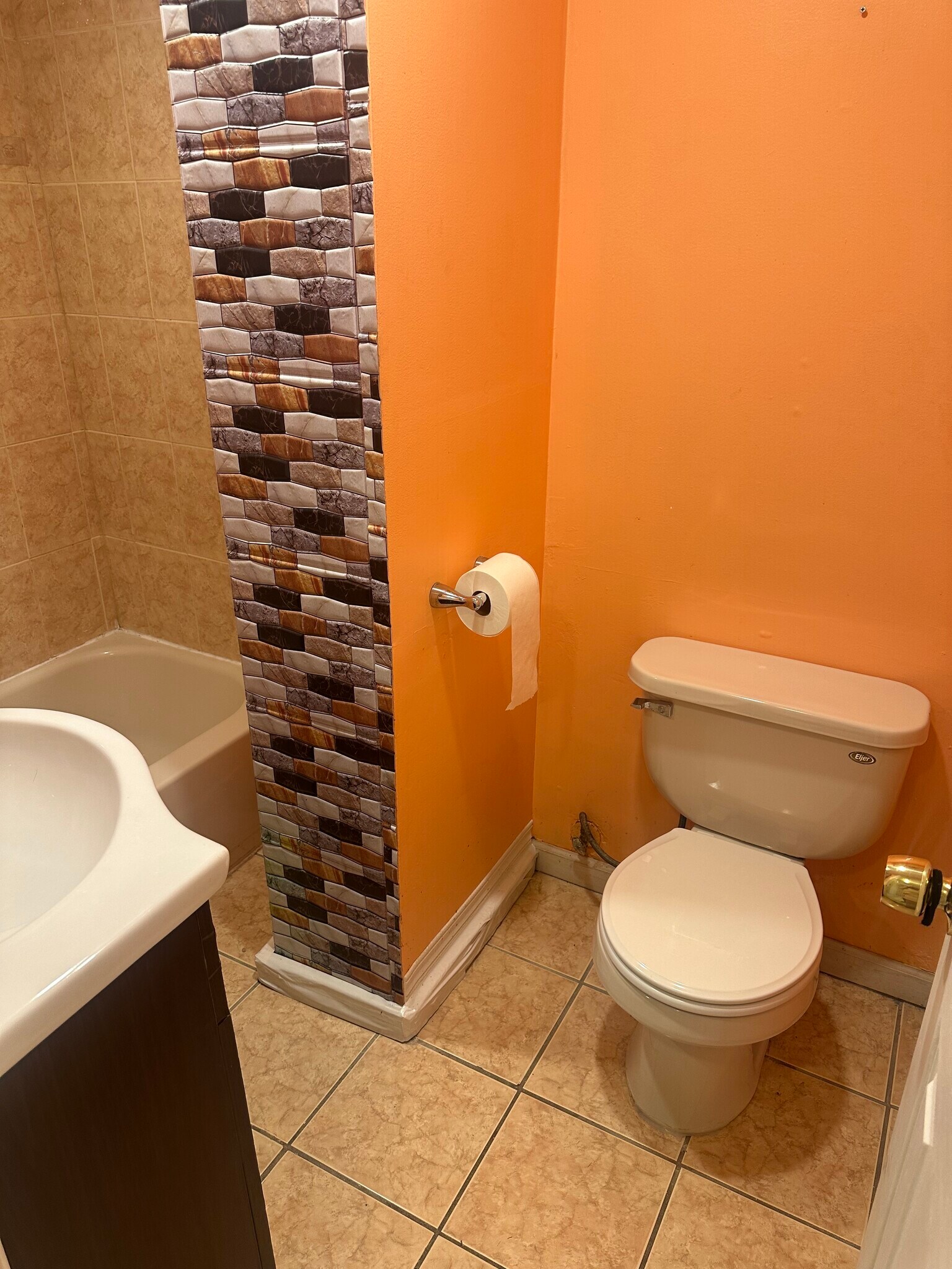 Building Photo - 17 Patricia Rd