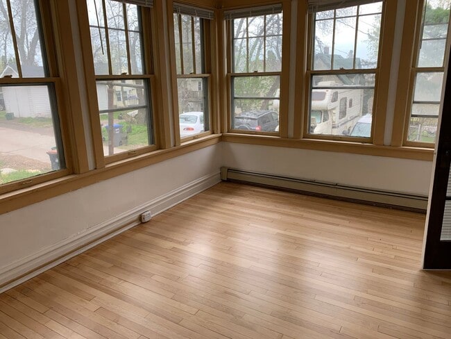 Building Photo - AVAILABLE JUNE 2025 - Great 4 Bed, 1 Bath in East Duluth!