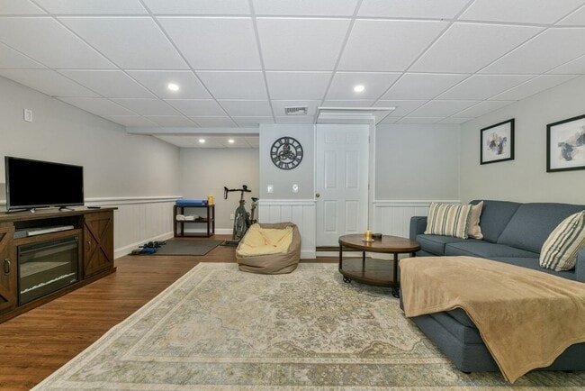 Building Photo - 161 Bunker Hill St