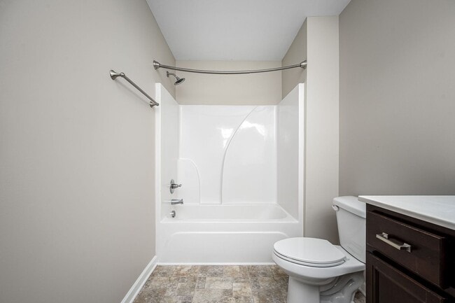 Building Photo - Luxury Townhome at the Boulevard