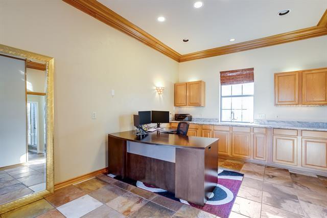 Building Photo - 9812 Canyon Crest Cir