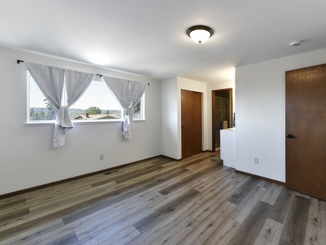 Building Photo - 428 S 26th St