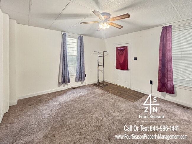 Building Photo - 338 S Locust St