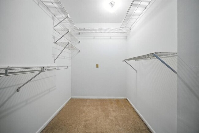 Building Photo - 2205 Henley Rd