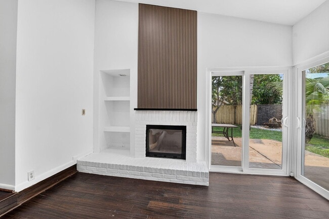 Building Photo - 7813 Kenway Pl W