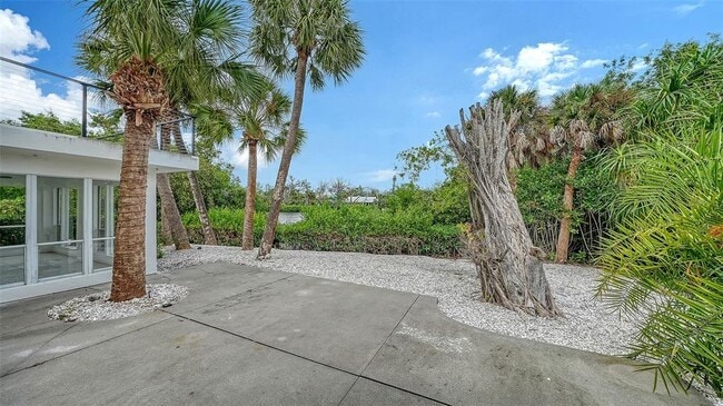 Building Photo - 7665 Sanderling Rd