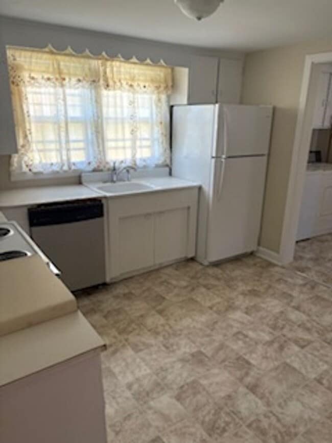 Building Photo - Charming 3-Bedroom Home with Spacious Yard...