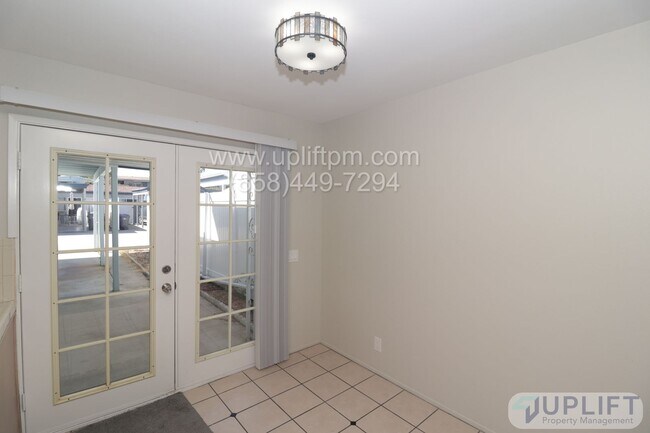 Building Photo - 2 Bedroom 1.5 Bath Home in 55+ Community