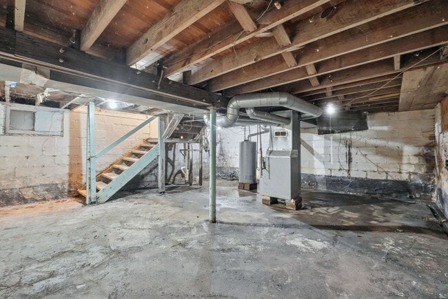 Building Photo - 3 BR - Classic Charm Meets Modern Living