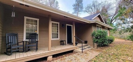 Building Photo - Gorgeous private home with lovely views!