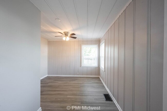 Building Photo - "Charming 3-Bedroom Home in Beech Grove - Cozy Living with Ample Space!"