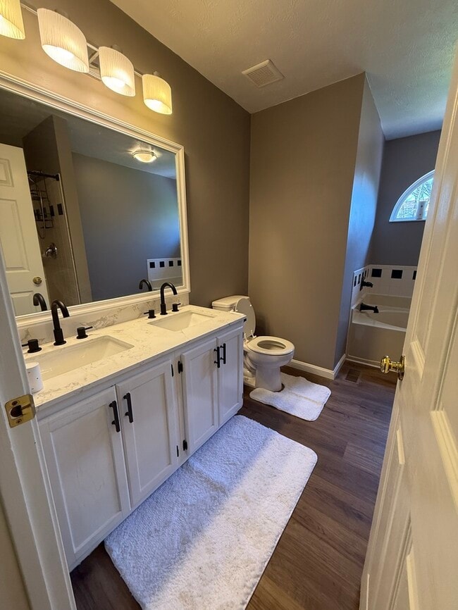 Building Photo - Single Family