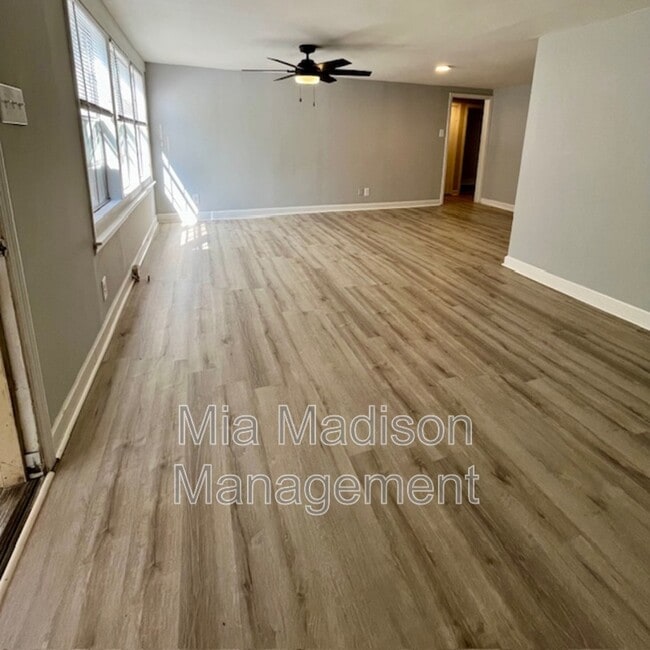 Building Photo - 40 Wesley St