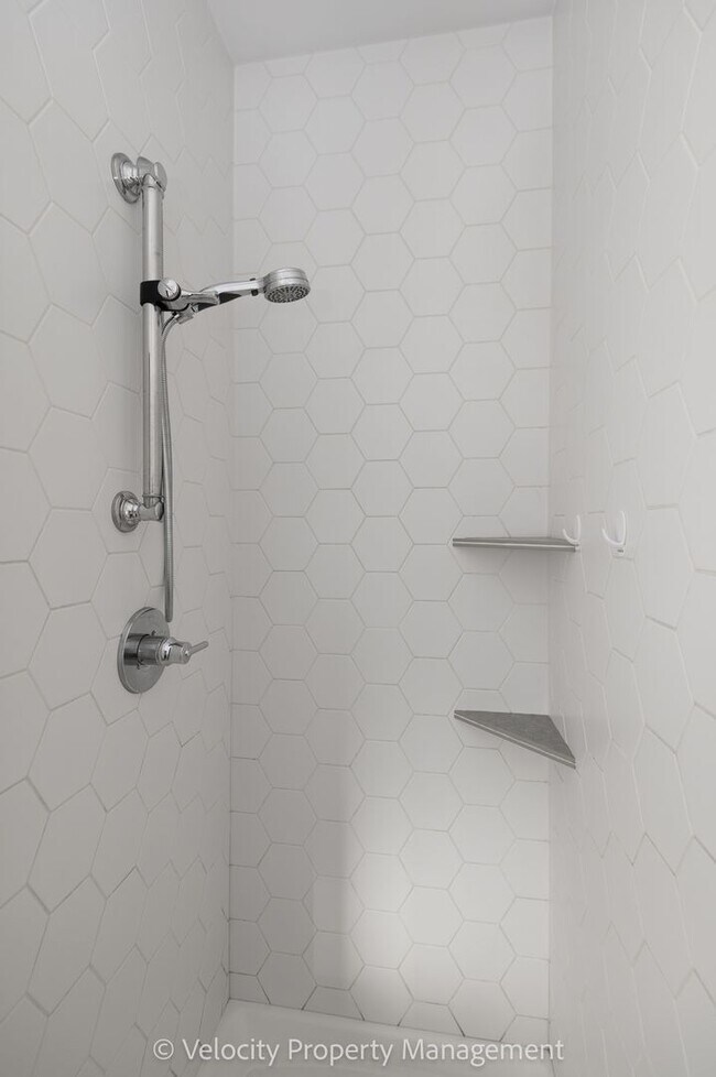 Building Photo - M712