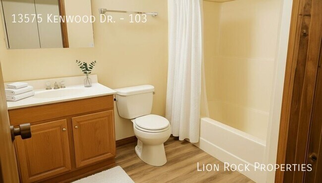 Building Photo - 13575 Kenwood Dr N