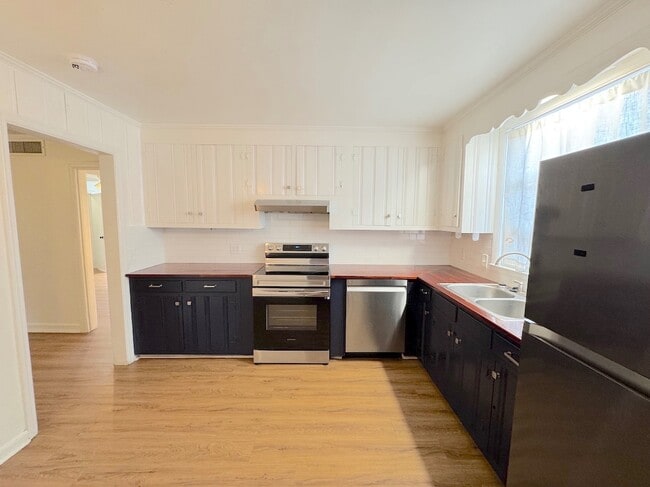 Building Photo - 1406 E 51st St