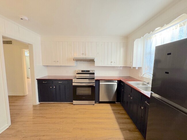 Building Photo - 1412 E 51st St