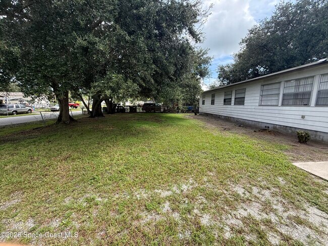Building Photo - 325 Marseilles Dr