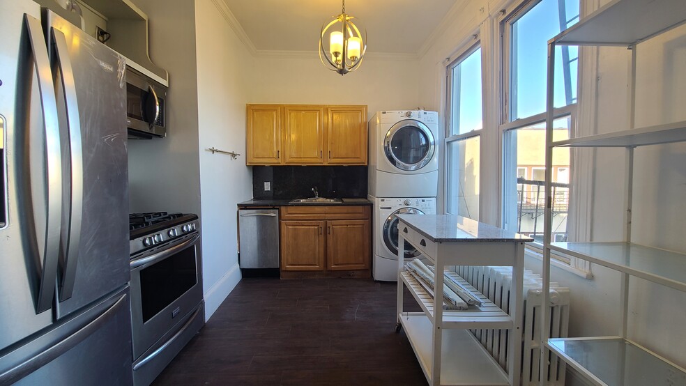 Building Photo - 476 GREGORY Ave
