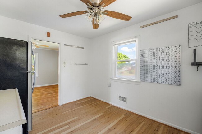 Building Photo - Beautiful 2 Bedroom Corner Lot Property Near Forest Hill Ave ***Available May 2026***