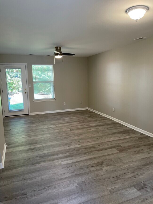 Building Photo - 404 Huntington Park Dr
