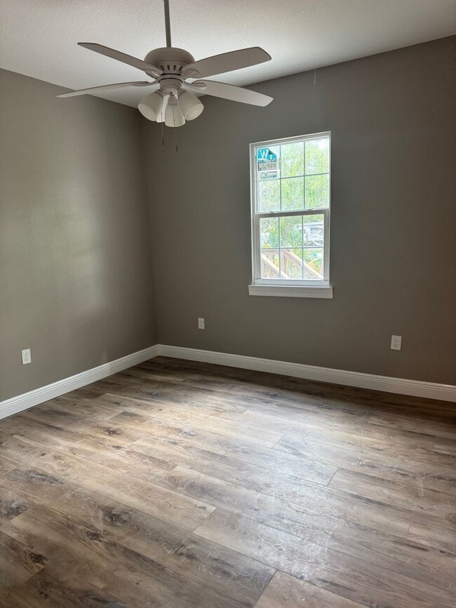 Building Photo - 923 Hagle Park Rd