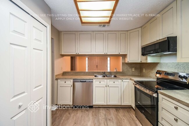 Building Photo - 8104 Kilwinning Ln