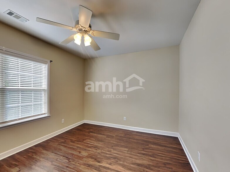 Building Photo - 1725 Woodland Pointe Dr