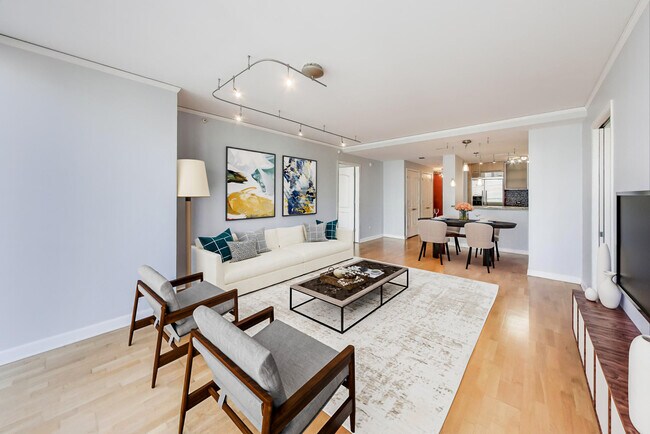 Building Photo - 420 E Waterside Dr