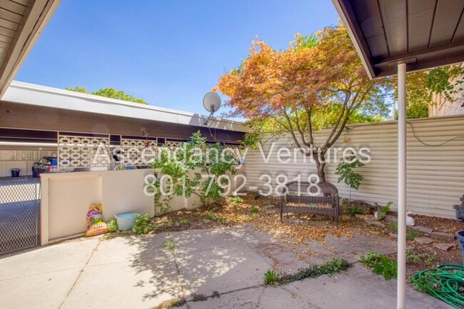 Building Photo - 745 E 3 Fountains Cir
