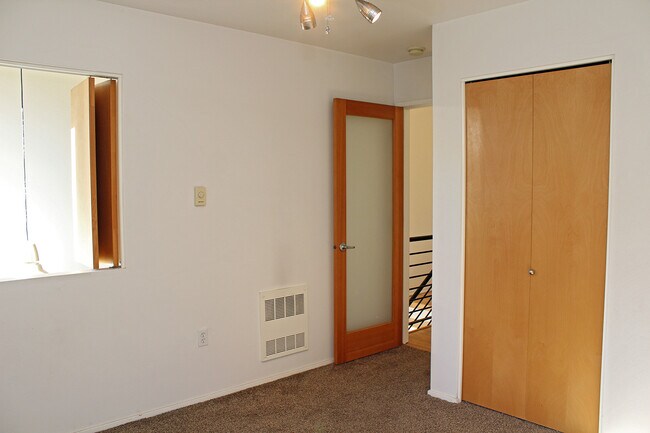 Building Photo - Lovely 3 Bed, 2 Bath Townhouse in North Tabor