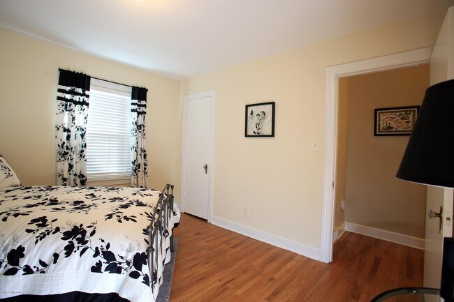 Building Photo - 2324 Emerson Ave