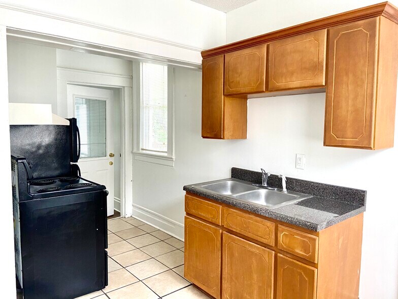 Building Photo - 1412 15th St S