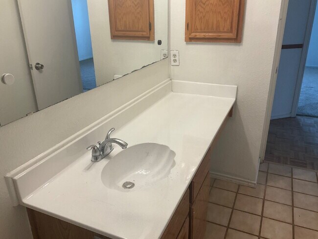 Building Photo - Beautiful 4 Bedroom Home in Northwest San ...