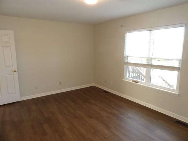 Building Photo - 107 Shannon Ln