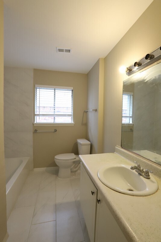 Building Photo - 11735 N Willowdale Cir