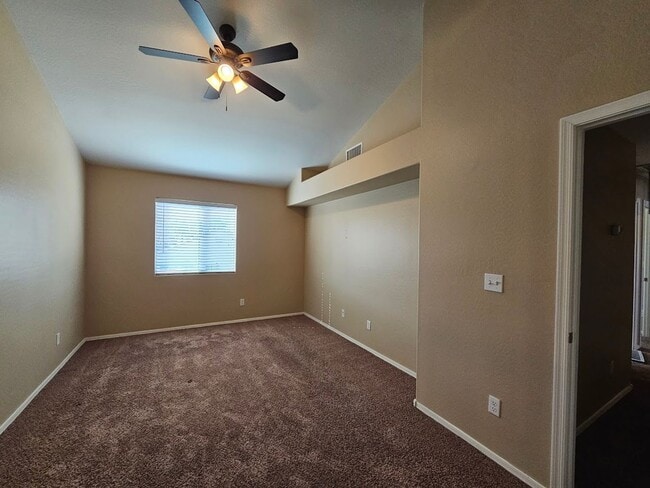 Building Photo - Alma School / Elliot 4 bedroom home