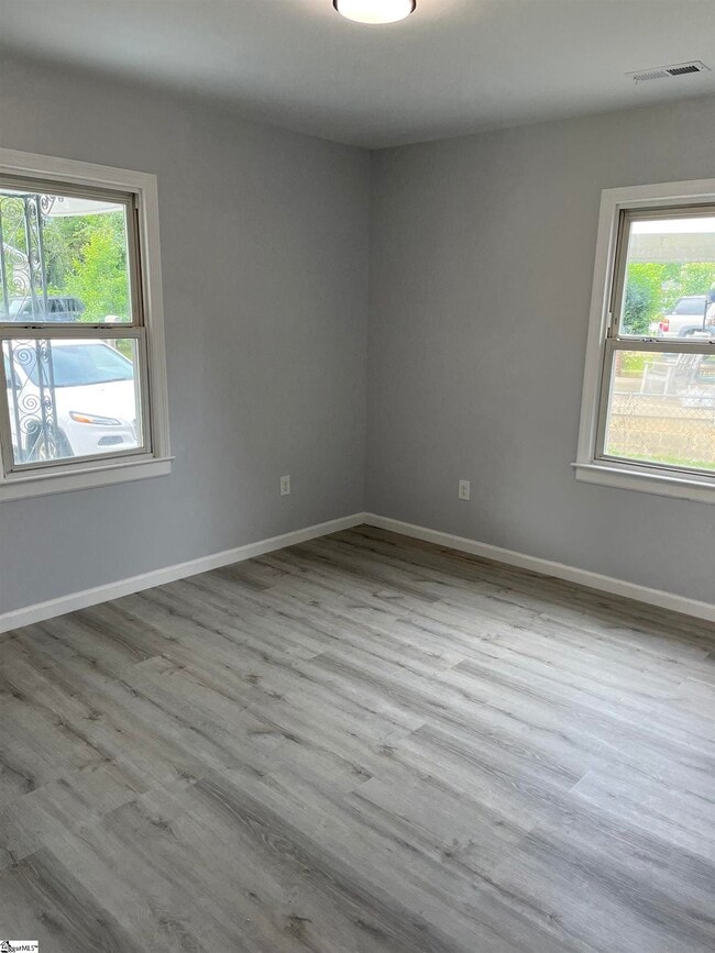 Building Photo - 107 Bennett St