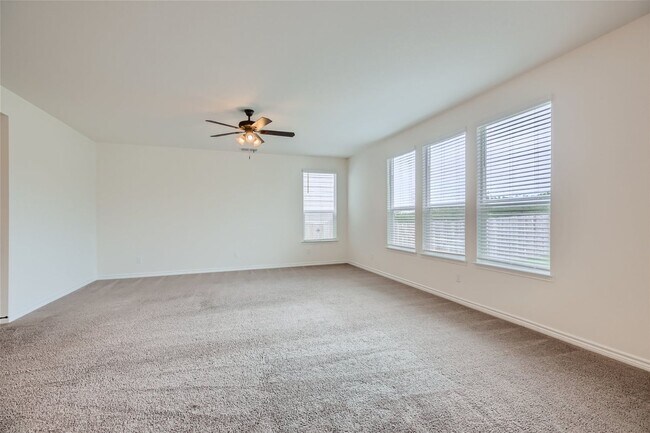 Building Photo - 4 bedrooms, loft, office, open floor plan ...