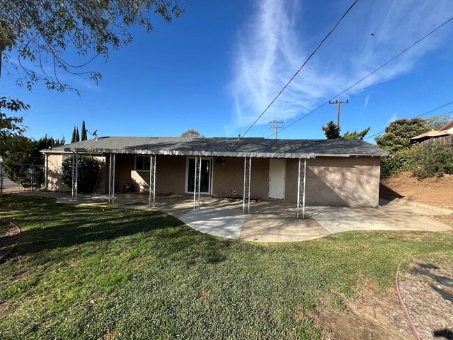 Building Photo - Thousand Oaks Living