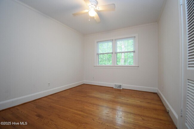 Building Photo - 1415 N Overlook Dr