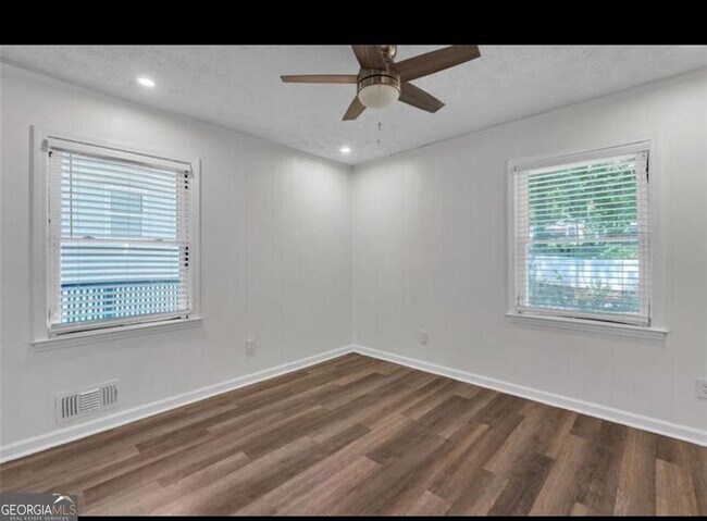 Building Photo - 2851 Forrest Hills Dr SW