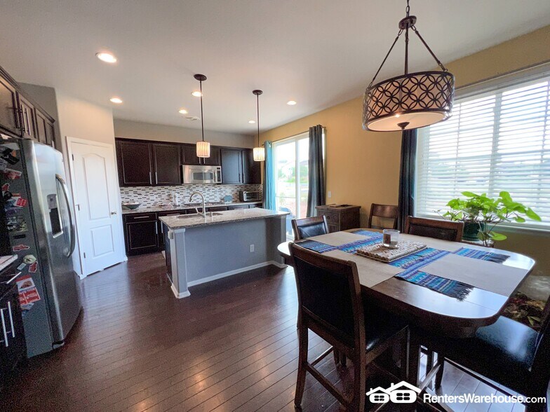 Building Photo - 25104 E Pinewood Pl