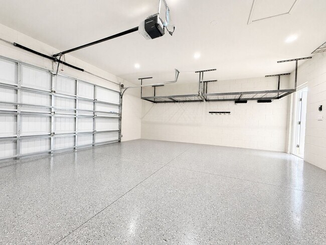 Building Photo - Welcome home to refined family living in this 3Bedrooms / 2.5Baths residence in Tohoqua!