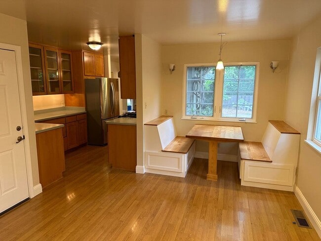 Building Photo - Stunning 4 Bedroom, 3 Bath Single Family Home with Spacious Yard - Available July 15th!