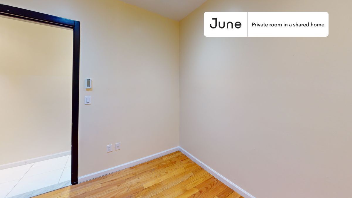 Building Photo - Room in Shared 6 bed/3 bath home