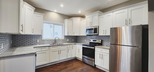 Building Photo - Beautiful Webster Groves Home in Prime Location