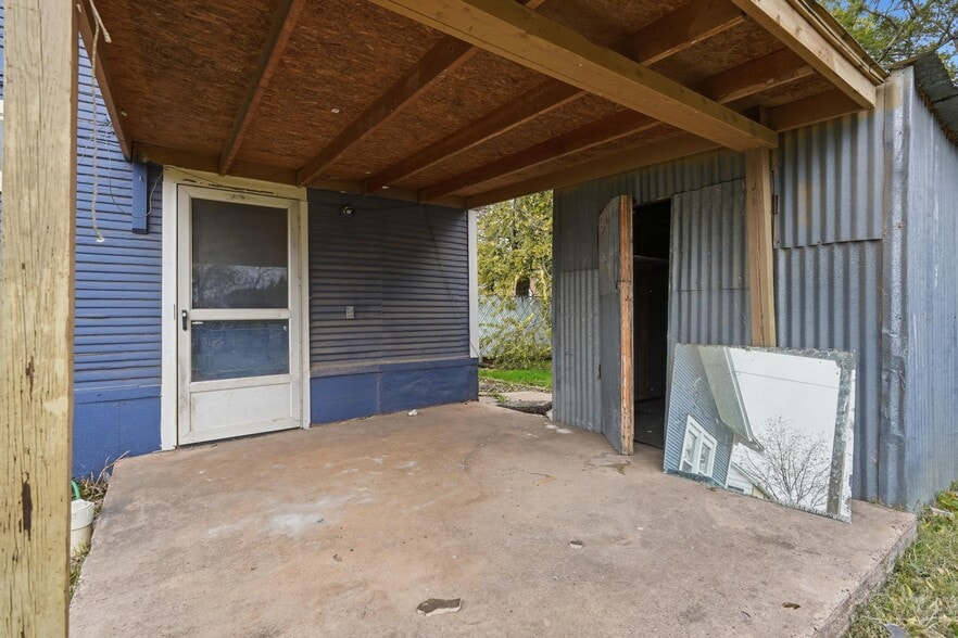 Building Photo - 1341 Hickory St