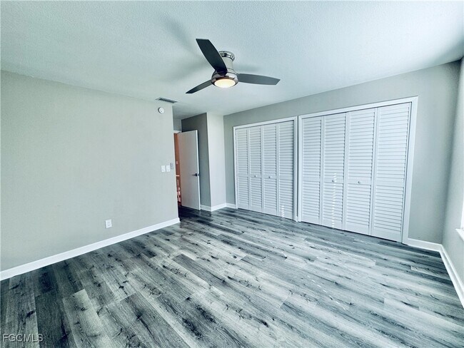 Building Photo - 4641 SW Santa Barbara Pl